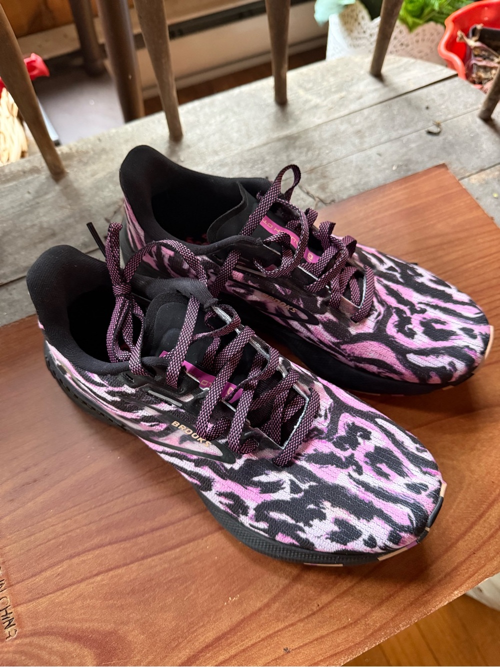 Brooks Launch GTS  10 Women's Running Shoes in Pink & Black with Purple S5.5